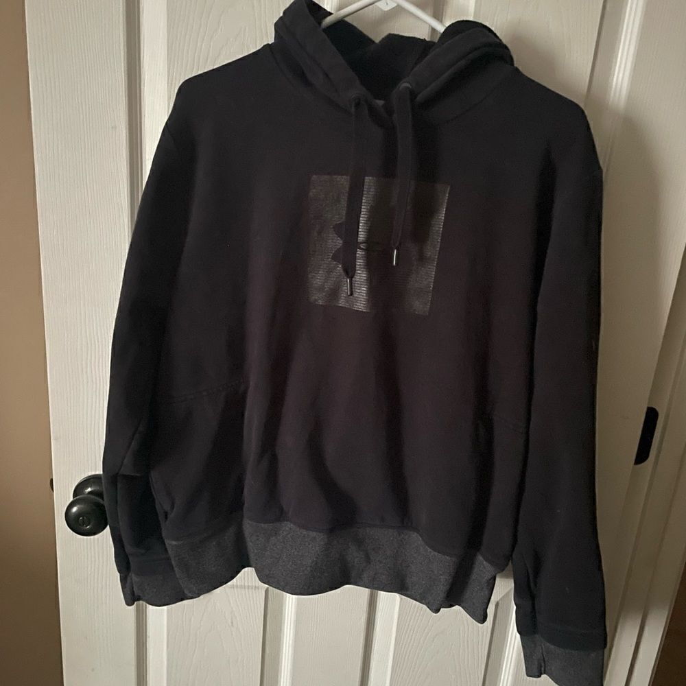 Under Armour black hooded sweatshirt youth size XL